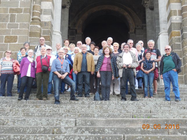 2016 - Le Puy en Velay Le groupe sur l'escalier monumental : 1465574275.dscn5622.jpg