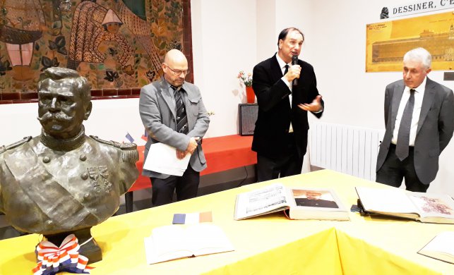 2018 - Novembre - Commémorations  Remise du buste et de livres au musée de Rivesaltes : 1541850844.20181109_175332.jpg