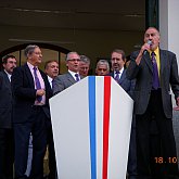 Au bicentenaire du Lycée, Claude entonne l'hymne des AAA
