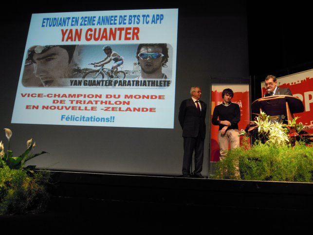 2012 octobre Cérémonie de remise des prix  Yan Guanter, vice-champion du monde ! : 1354374861.dscn3576.jpg
