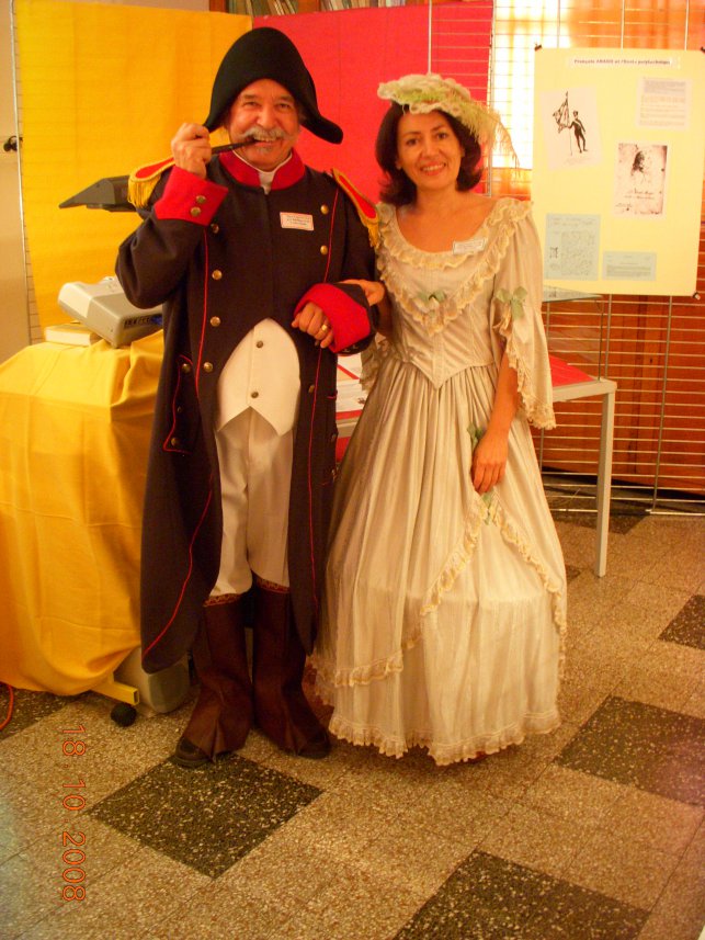 2008 - Le bicentenaire ! En costumes d'époque... deux professeurs! : 1356288452.2008.10.arago.bicentenaire.5.jpg