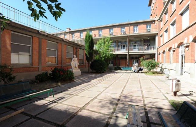 Photos du Lycée avant la tranche de travaux 2012-15 ... La Cour d'Honneur : 1368288841.aaa.lycee.6.png