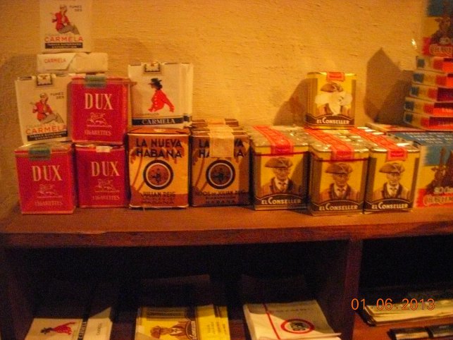 2013 - Le week-end de debut Juin en Andorre Musée du tabac - les paquets emballés d'or! : 1370275453.dscn0049.jpg