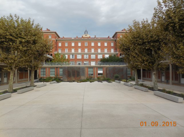 Un Lycée tout neuf à la rentrée 2015 la cour centrale : 1441180946.dscn1087.jpg