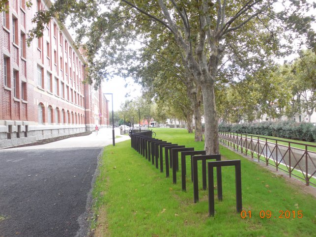 Un Lycée tout neuf à la rentrée 2015 parking à vélos : 1441181386.dscn1146.jpg