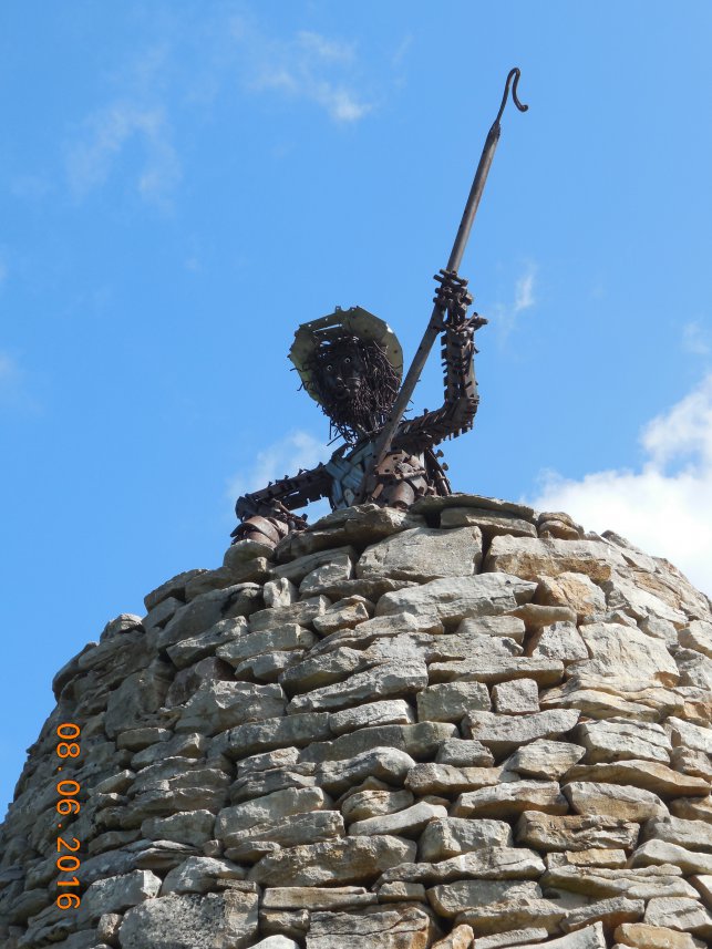 Sur la route du Puy en Velay ... Le berger sur le toit d'une "borie" : 1465748589.dscn5477.jpg