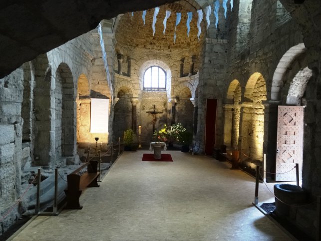 Y. Amouroux et Le Puy" Le baptistère St Jean (Vè siècle) : 1466183127.h61.20160609.le.puy.en.velay.sortie.aaa.dsc02875.jpg