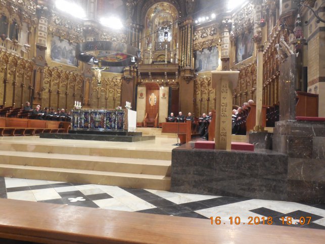 2018 Octobre Montserrat les bénédictins dans le ch½ur : 1540116467.dscn9009.jpg
