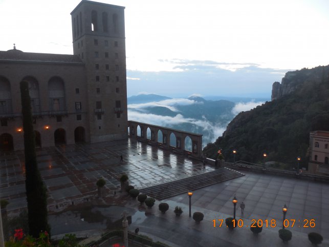 2018 Octobre Montserrat Et au petit matin, depuis la chambre : 1540116788.dscn9025.jpg
