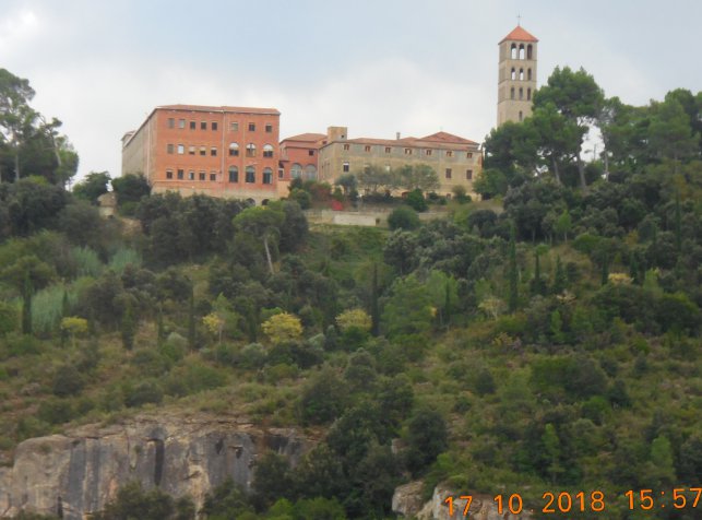 2018 Octobre Montserrat Au retour, le monastère des bénédictines : 1540118035.dscn9097.jpg