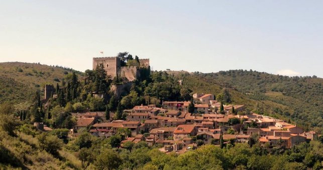 2024-10-Byrrh à THUIR et Castelnou  le site : 1729605748.freecompress.village.de.castelnou.jpg