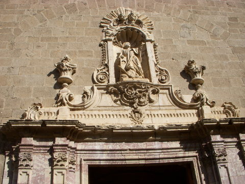 2011 Avril 10 - Sortie Ille sur Têt  haut du portail de la cathédrale : gal_1797821699_N.jpg