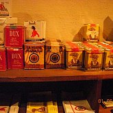 Musée du tabac - les paquets emballés d'or!